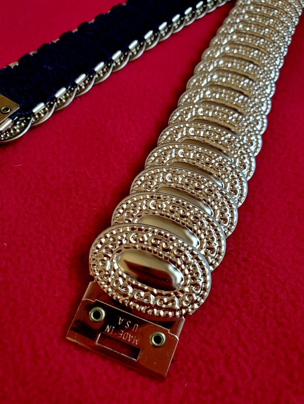 VINTAGE Gold Tone Link Statement Belt - Oval Medallion Design On Elastic
